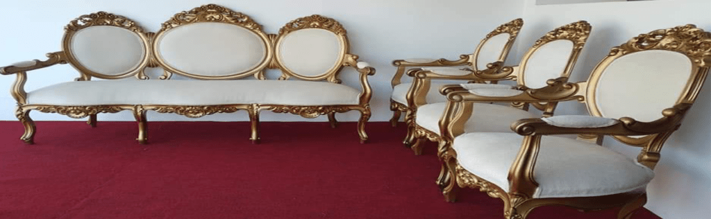 Juego de sala dorado y blanco